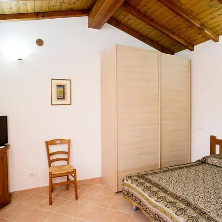 Residenza Le Tartarughe * 마리나디캄포